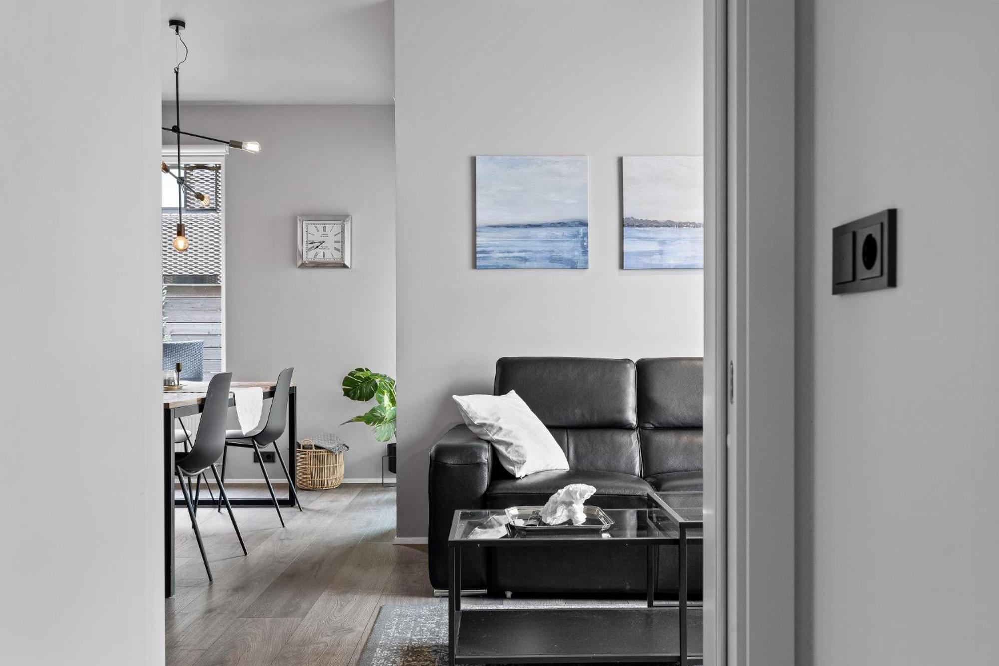 Vibrant Hafnatorg I Spacious Property With Expansive Garage レイキャヴィーク エクステリア 写真