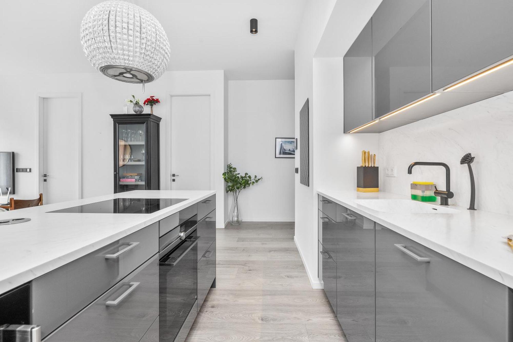 Vibrant Hafnatorg I Spacious Property With Expansive Garage レイキャヴィーク エクステリア 写真