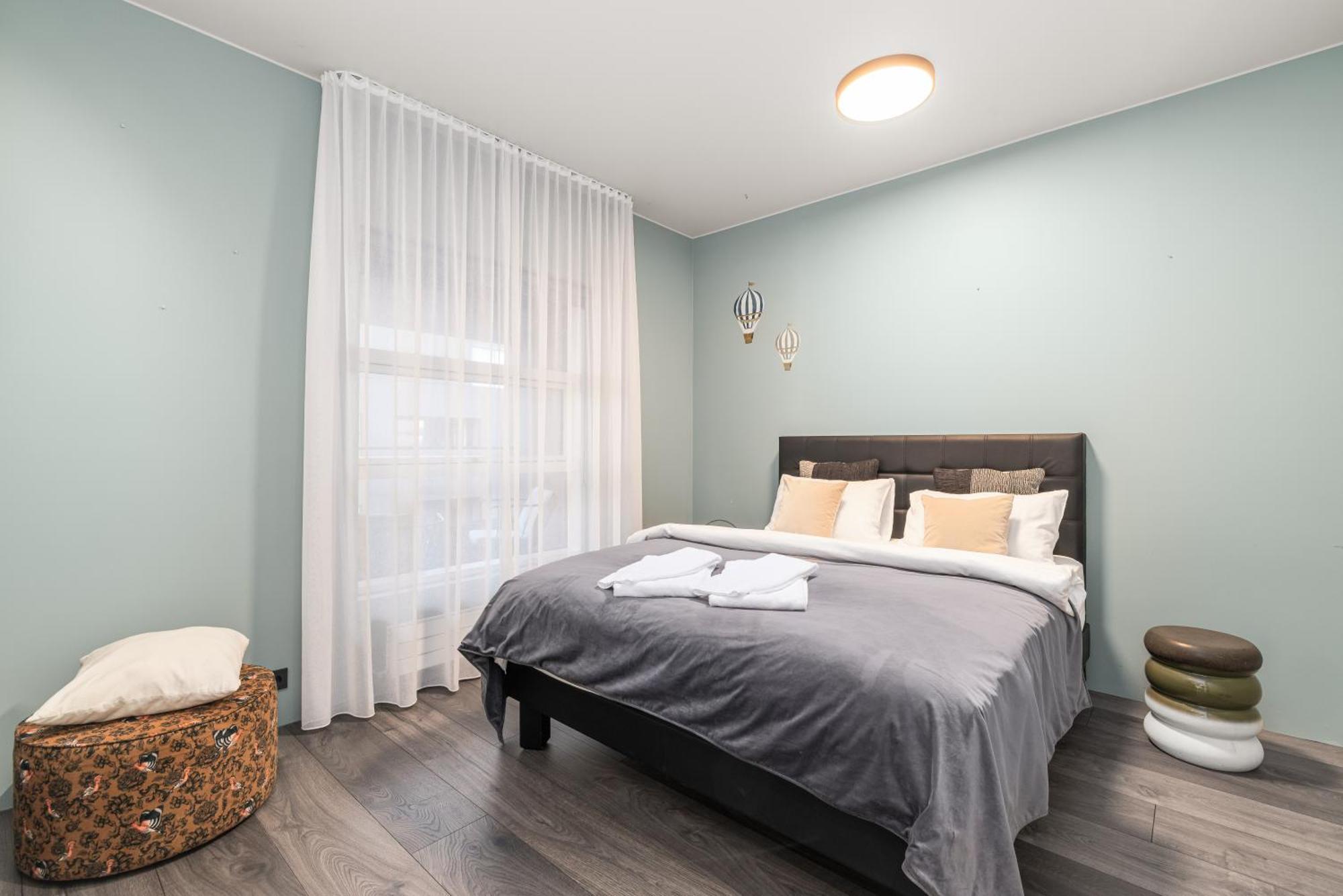 Vibrant Hafnatorg I Spacious Property With Expansive Garage レイキャヴィーク エクステリア 写真